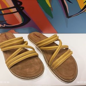 DIBA TRUE Cedar Cove sandals